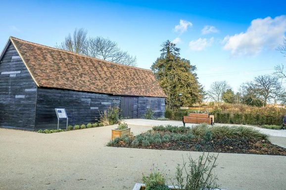 Open garden with a small barn in the left corner